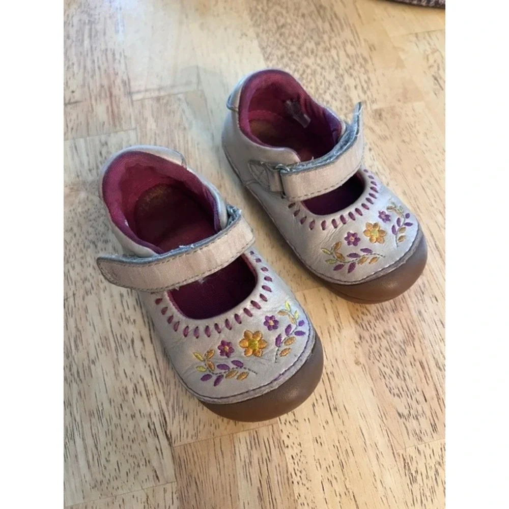 Stride Rite Mary Jane Kids 5 Silver Good Floral Embroidered Leather Shoes